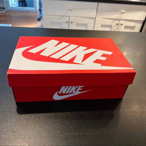 Nike Dunk Low. Photon Dust. Women’s Size 8/ Men’s size 6. Used - Picture 8 of 8